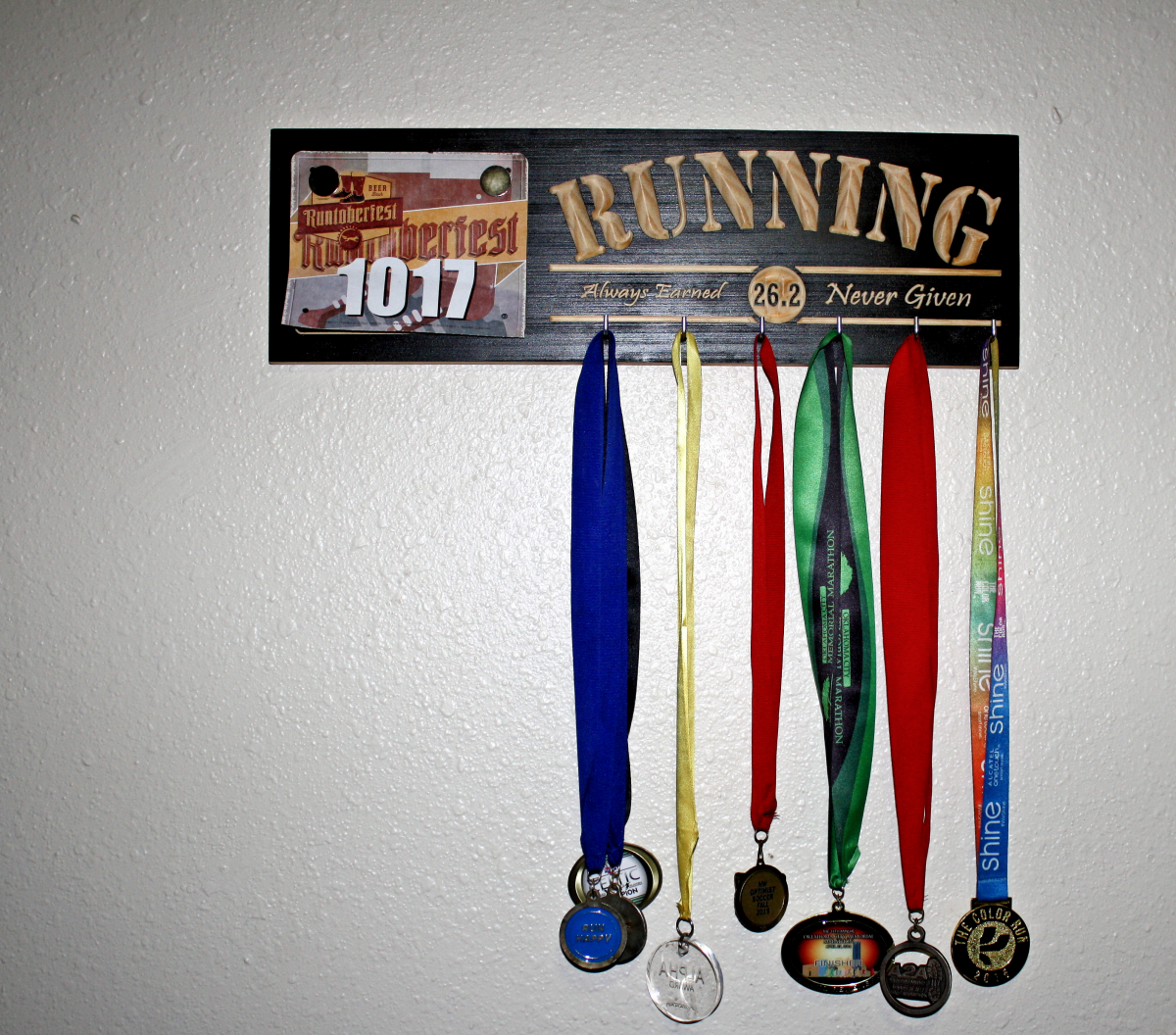 MARATHON MEDAL DISPLAY - RUNNING MEDALS AND RACE BIBS HOLDER - RUNNING MEDALS AND RACE BIBS HANGER