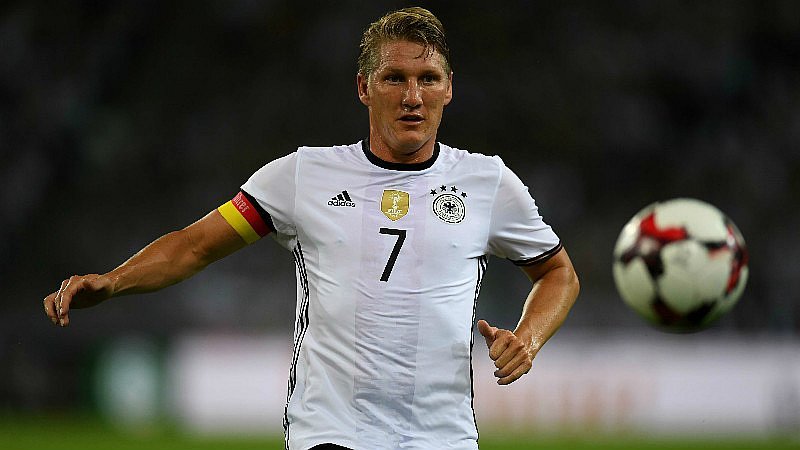 Bastian Scweinsteiger sign