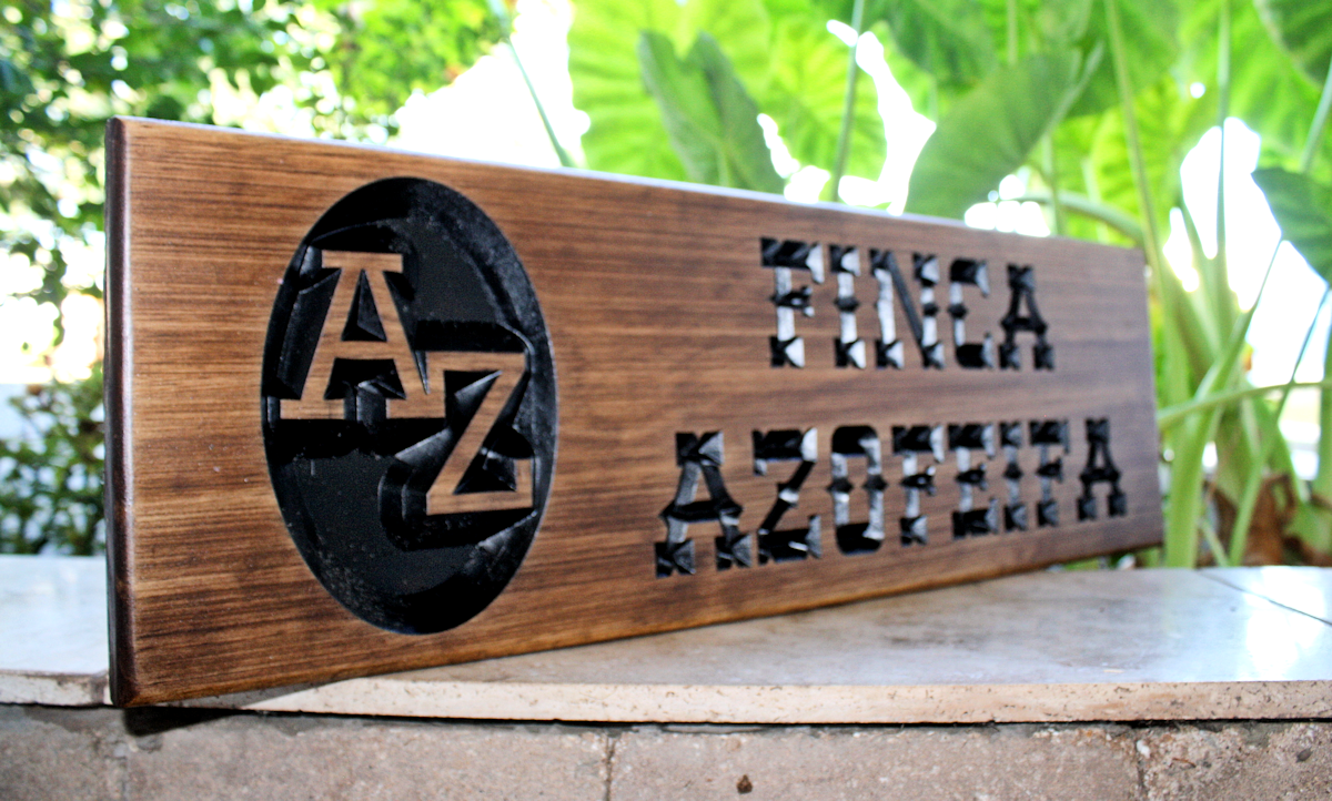 custom family finca sign